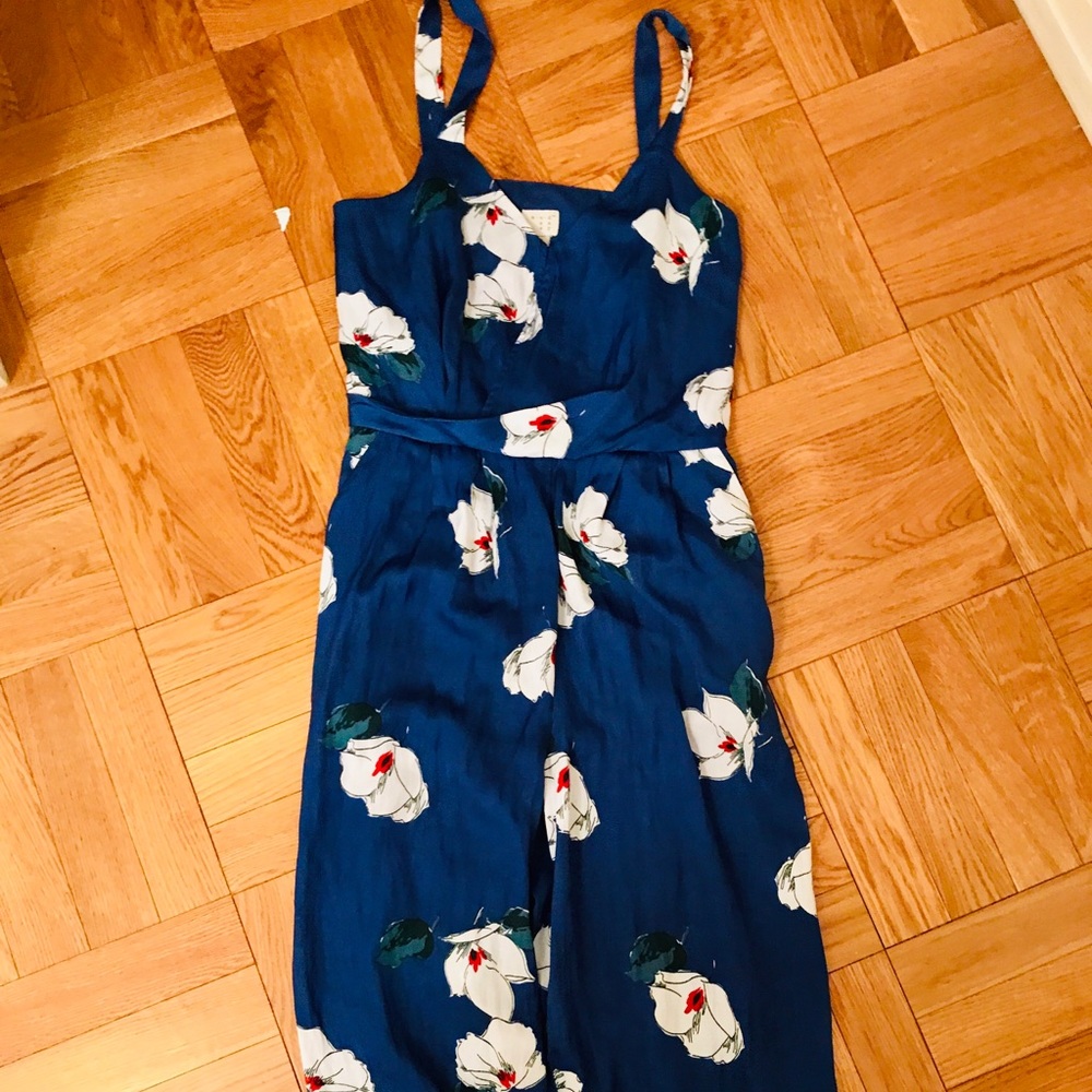Cute Blue and White Flowered Jumper